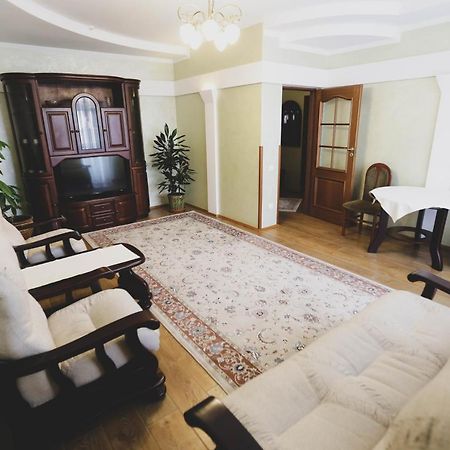 Hotel Solnichnaia Dolyna à Polyana  Extérieur photo