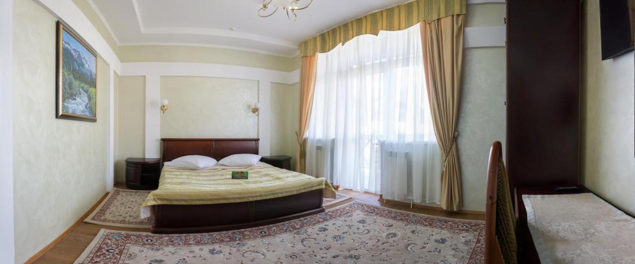 Hotel Solnichnaia Dolyna à Polyana  Extérieur photo