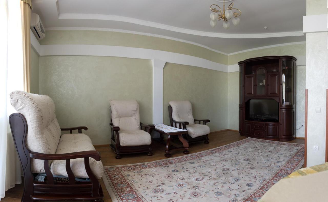 Hotel Solnichnaia Dolyna à Polyana  Extérieur photo