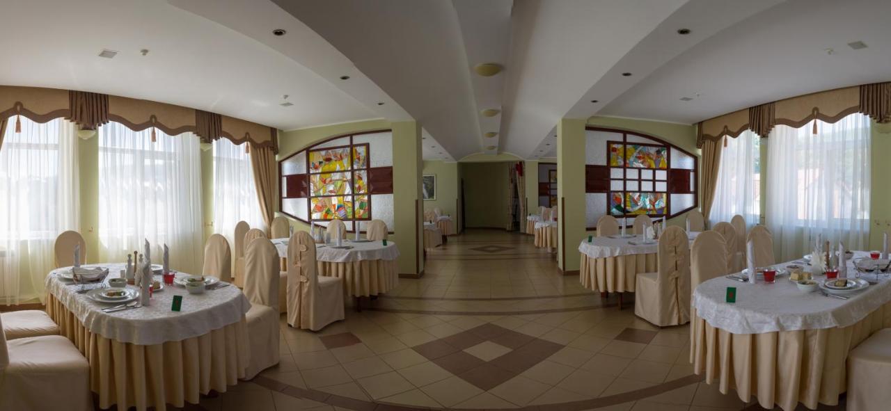 Hotel Solnichnaia Dolyna à Polyana  Extérieur photo