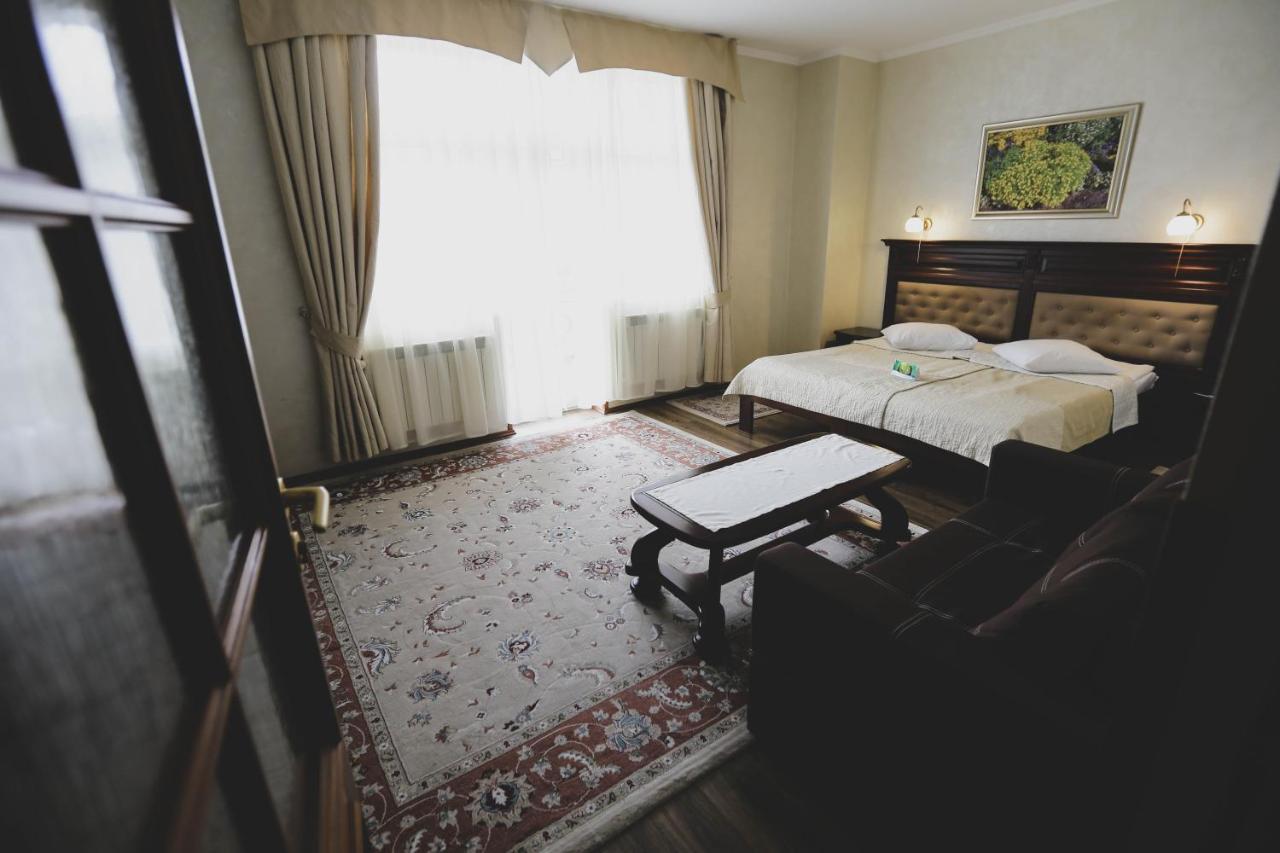 Hotel Solnichnaia Dolyna à Polyana  Extérieur photo
