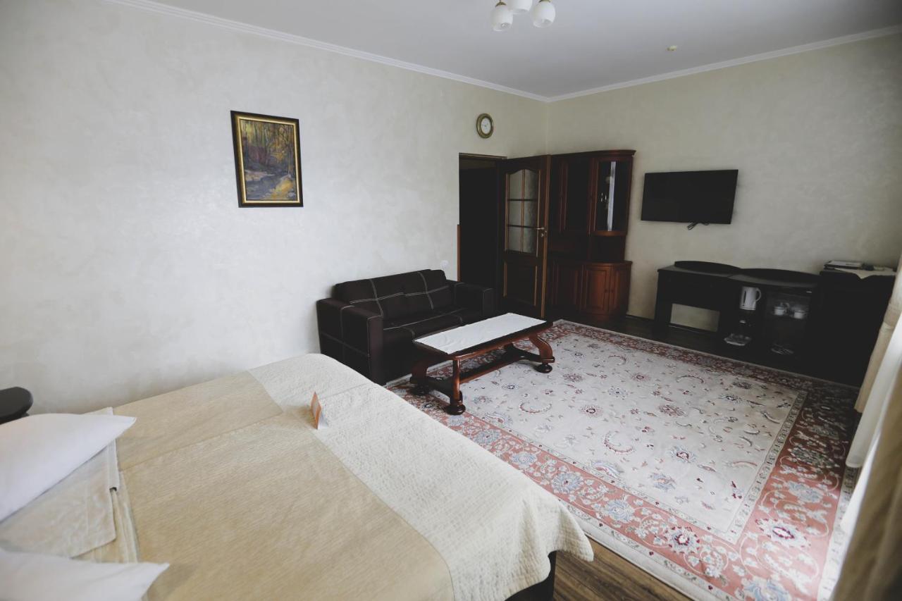 Hotel Solnichnaia Dolyna à Polyana  Extérieur photo