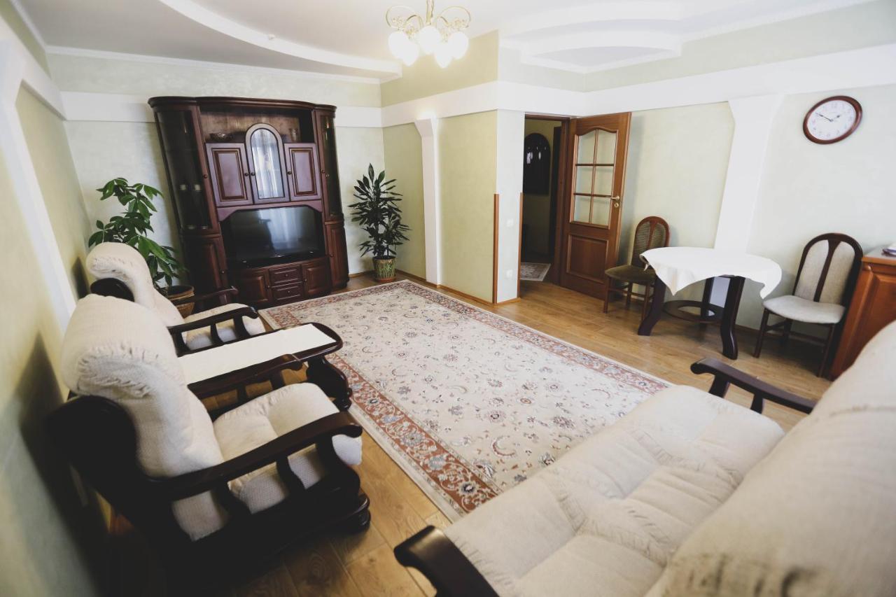 Hotel Solnichnaia Dolyna à Polyana  Extérieur photo